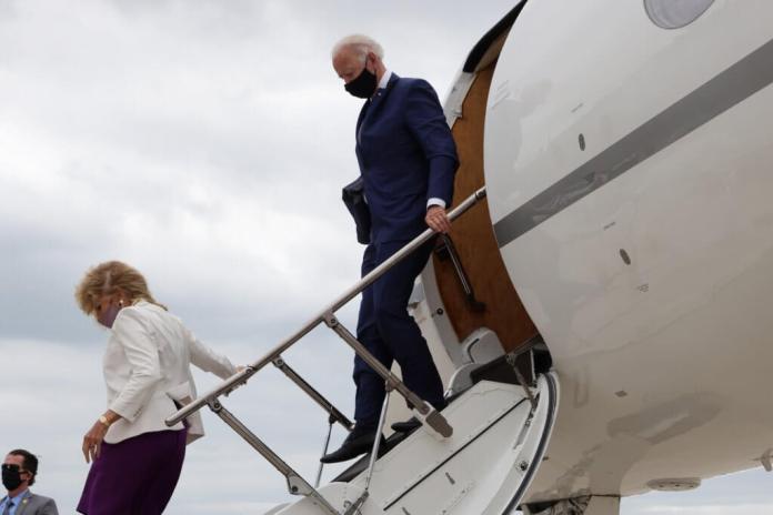 Former vice president Joe Biden and his wife Jill arrive at the Milwaukee airport earlier this month. Photo by Alex Wong/Getty Images